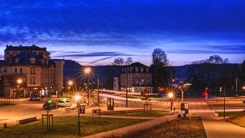 BESANCON: Esplanade de la Gare Viotte. 01