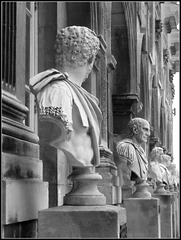 Musée de Condé Chantilly ( bustes empereurs romains )