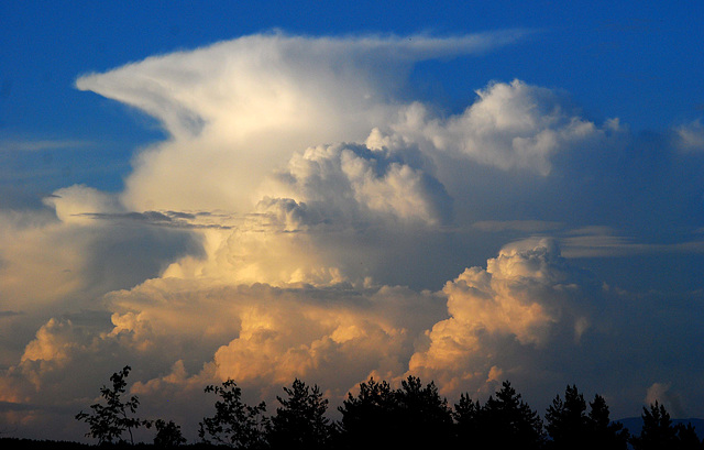 DSC 2370 - Evening clouds