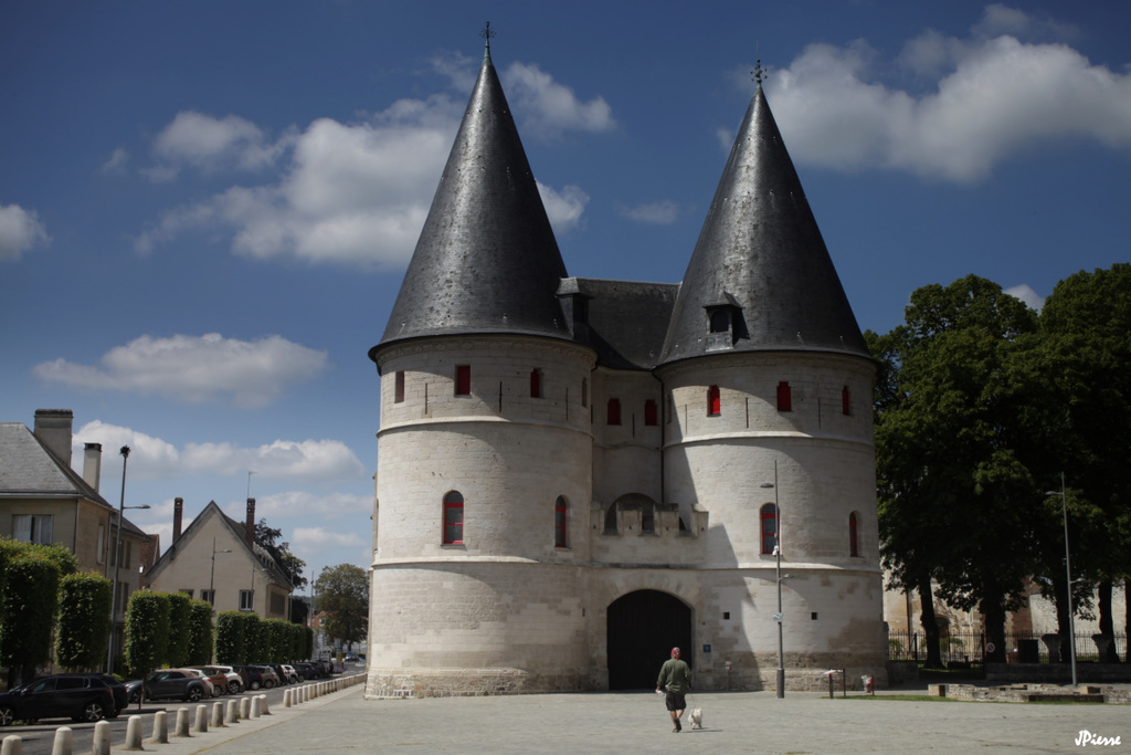 Entrée du MUDO Musée de l 'Oise