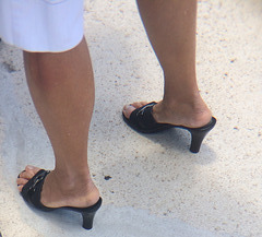 black aerosoles heels (F)