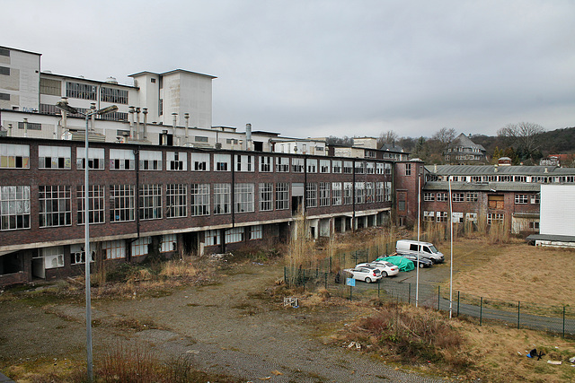 Das ehem. Produktionsgebäude vom Verwaltungsbereich aus (Zwiebackfabrik Brandt, Hagen-Westerbauer) / 26.02.2017