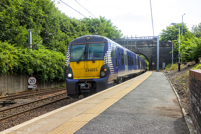 Helensburgh Train approaching Platform 3 Dalmuir Railway Station