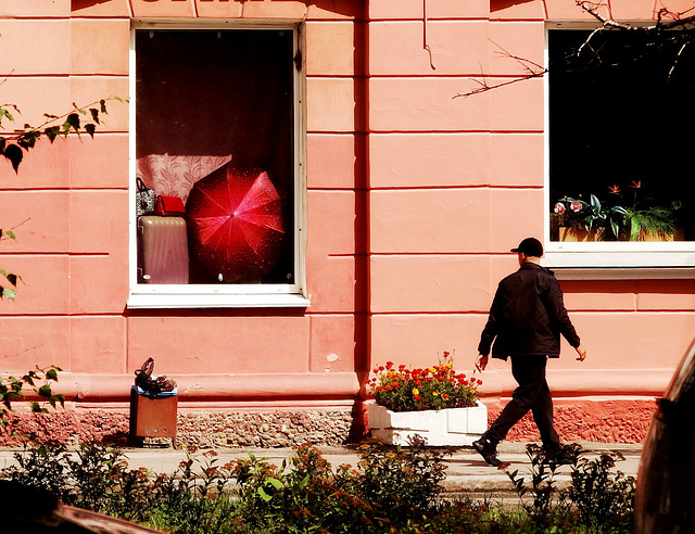 I looked back to see if she had looked back...