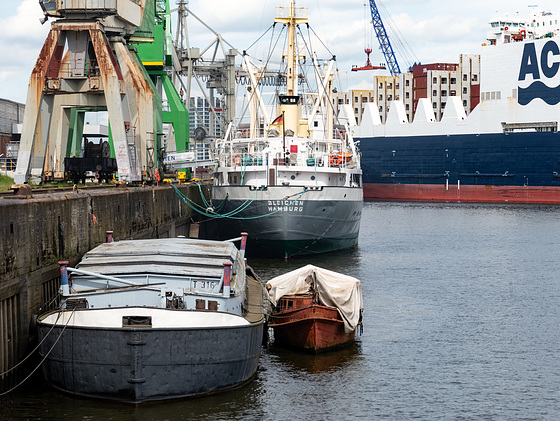 Maritime Zeitzeugen, im PiP die Bugansicht der "Bleichen" - Hamburg