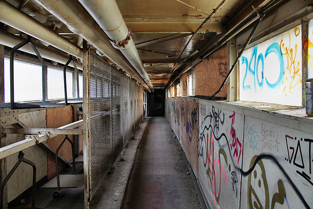 In der "Brandt-Brücke" über der Enneper Straße (Zwiebackfabrik Brandt, Hagen-Westerbauer) / 26.02.2017