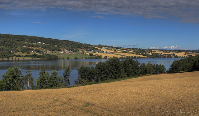 Lake Einavatnet.