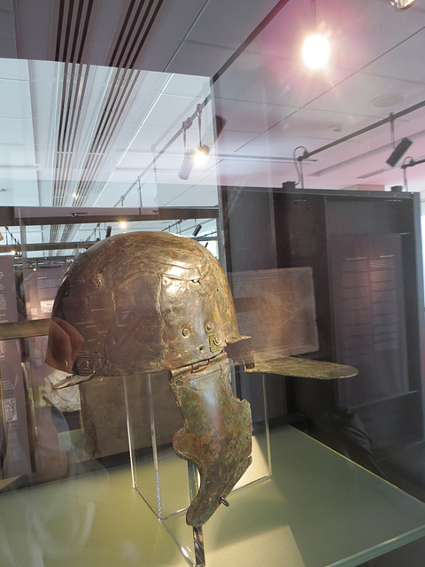 Musée archéologique de Zadar : casque romain.