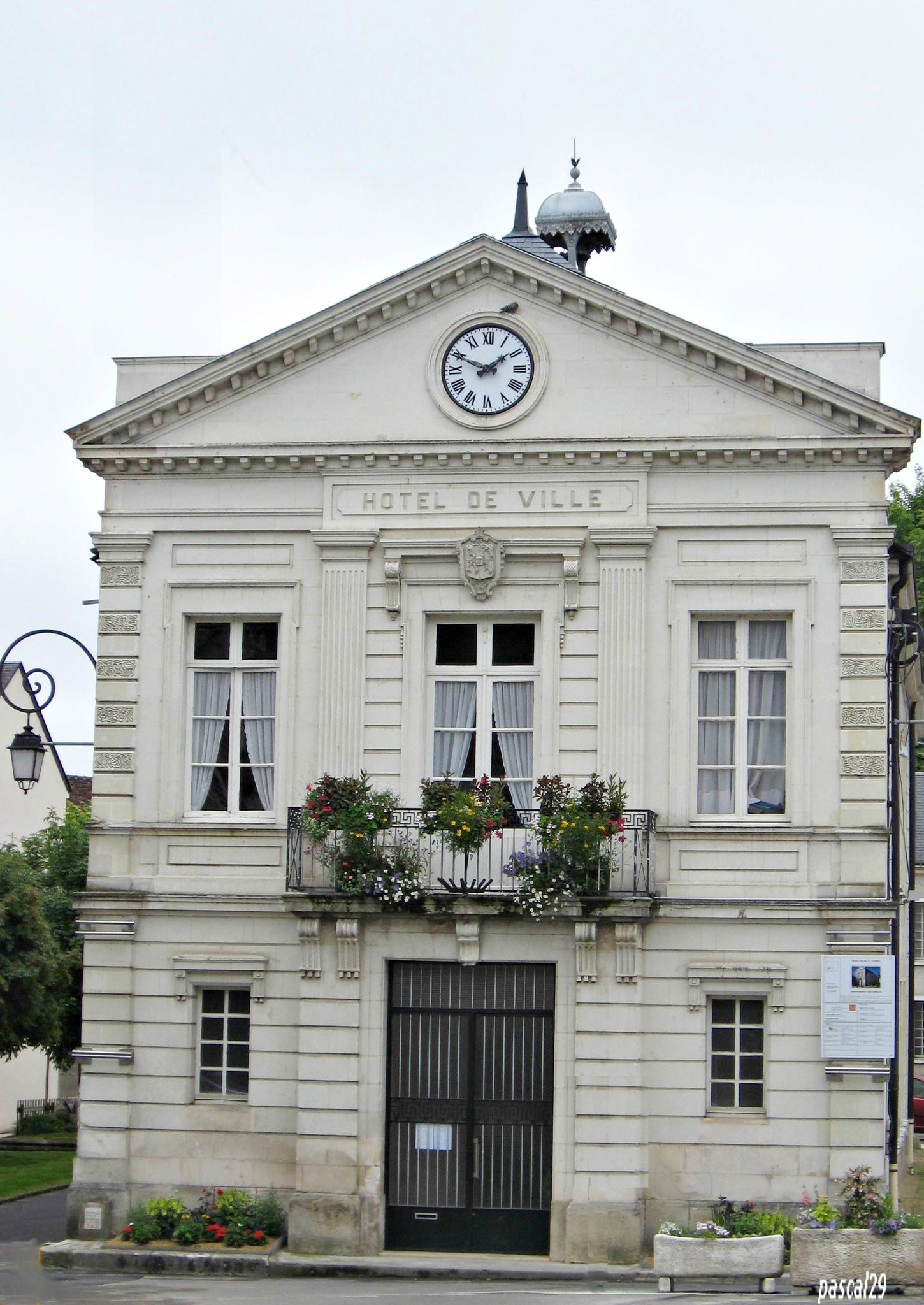 zut la mairie est fermée