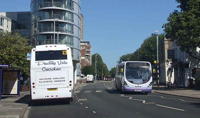 DSCF4183 Pewsey Vale Coaches ESK 931 (YJ07 DVT) and First 63109 (SM13 NCU) in Portsmouth - 2 Aug 2018