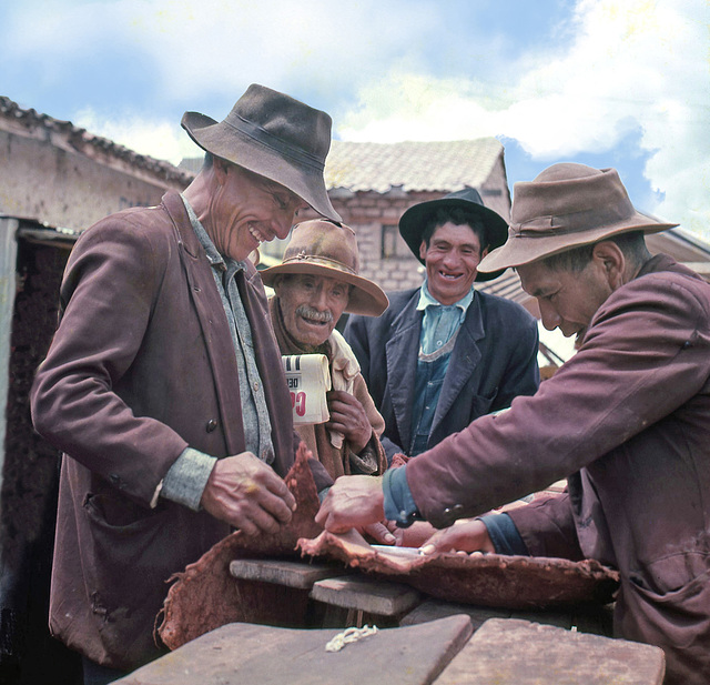 Smiles (for me) at the Sunday Market in Huancayo... in 1964 (!)