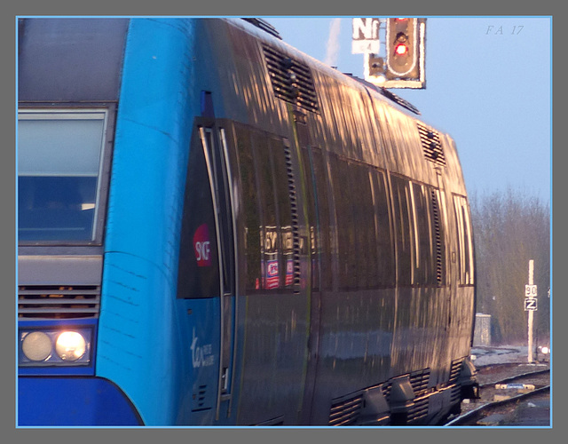 Le soleil d'Hiver, se réverbère, sur le TER, ça fait des vers !