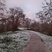 Weg auf dem Kamm des Alsumer Bergs (Duisburg-Bruckhausen) / 17.12.2022