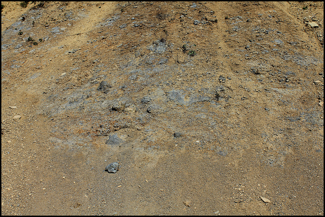 Dépôts à éléments volcaniques et éléments argileux