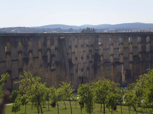 Amoreira Aquaduct (1622).