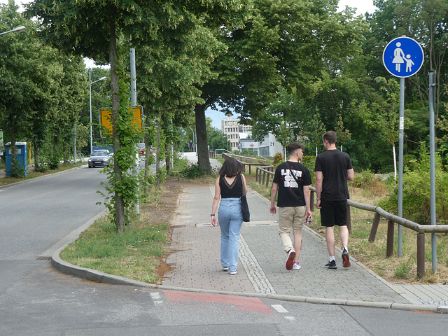 Zwischenzeitlicher Zustand: Einmündung der Gerhart-Eisler-Straße in den Thomas-Müntzer-Damm von rechts, letzte Einmündung vor der Rammrathbrücke (Kleinmachnower Seite)