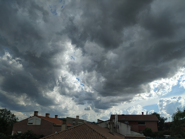 Nubes amenazadoras, 2