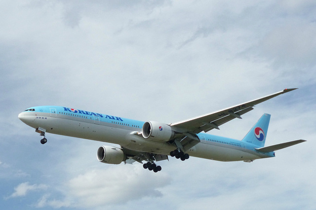 HL8274 approaching Heathrow - 6 June 2015