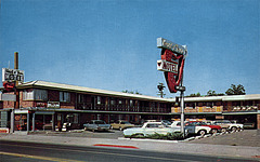 Heart O'Town Motel Postcard, c1965