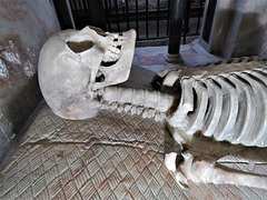 burford church, oxon (53) skeleton on mat under c17 tomb of lord justice tanfield +1625, attrib. to gerard christmas 1628