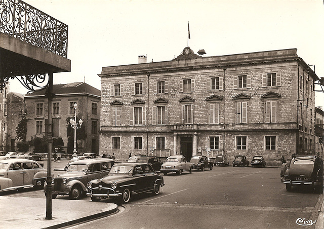 Agen (47) Années 50. (Carte postale scannée)