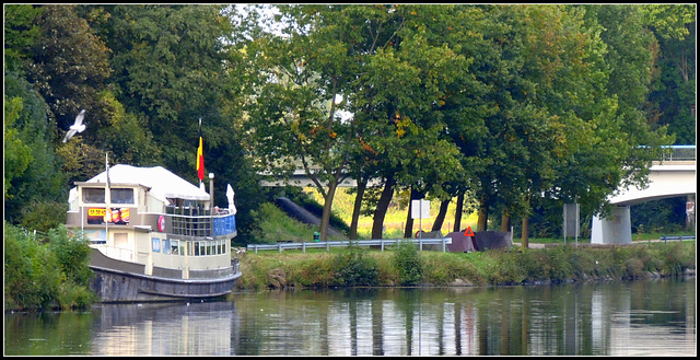 Floating   Restaurant   (B)