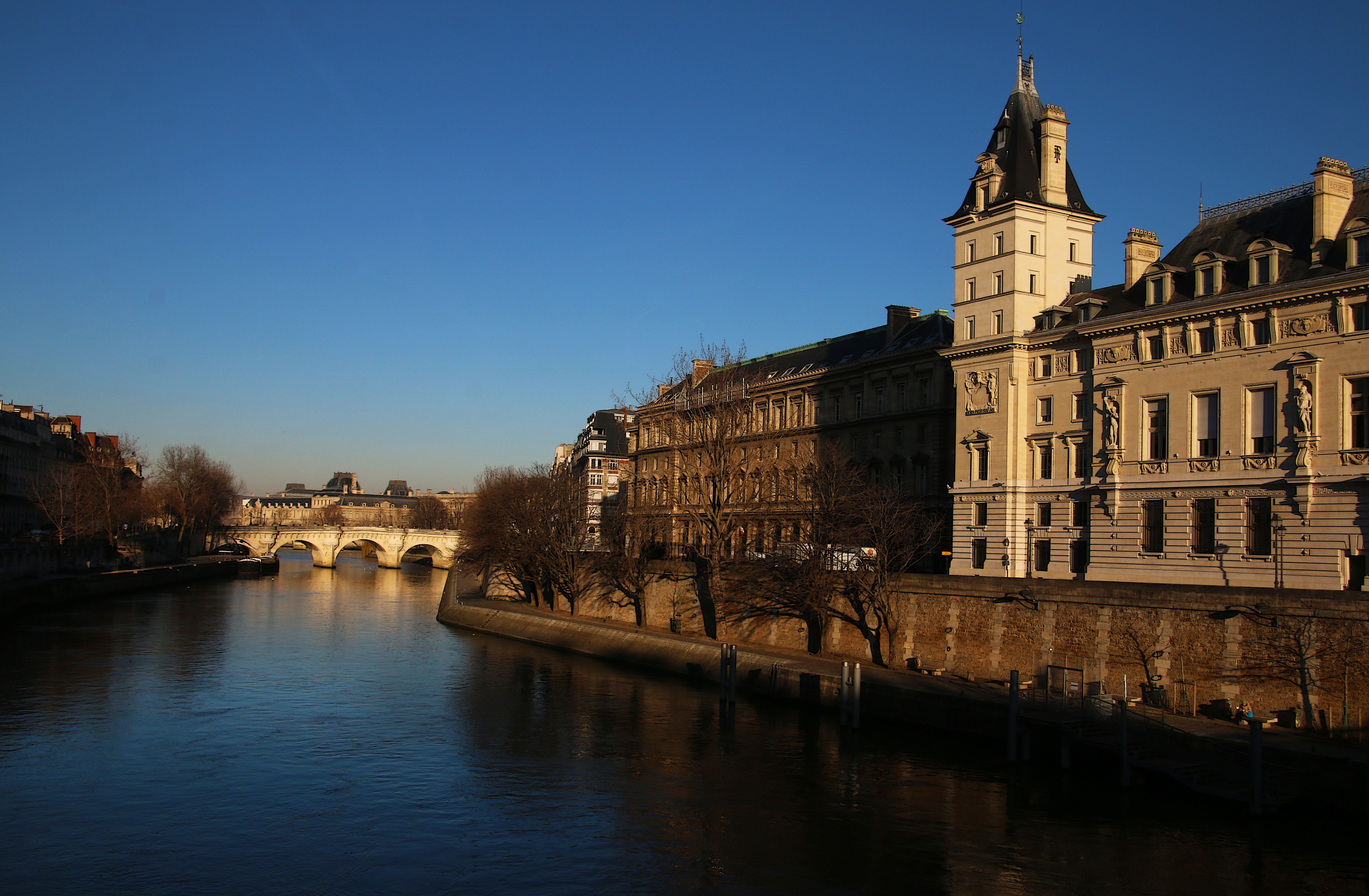 Le Palais de Justice et le Pont Neuf- Paris