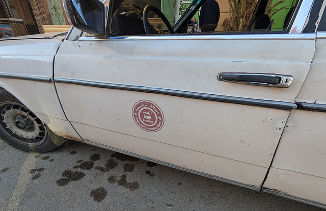 Portière Errachidia d'une Mercedes 3000