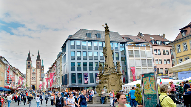 Domstraße mit Dom St. Kilian in Würzburg