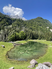 un piccolo lago alpino