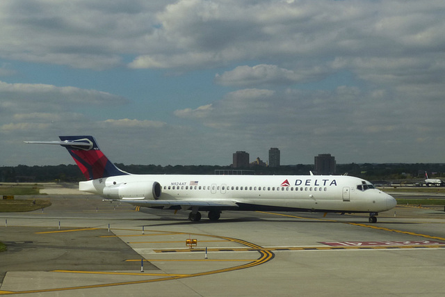 N924AT at Newark - 12 October 2016