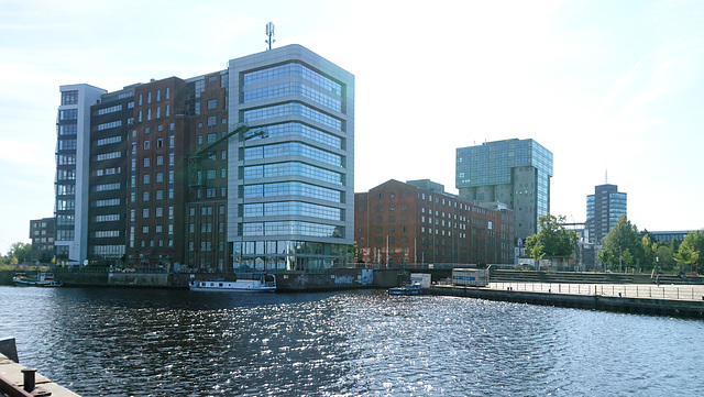 Büro- und Silogebäude im Harburger Binnenhafen