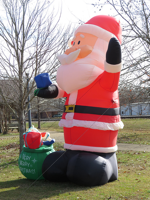 Santa Claus welcoming you to Ackerman