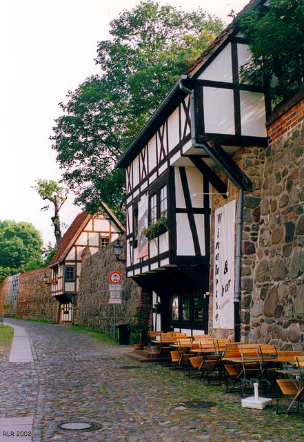 Neubrandenburg, Wiekhäuser in der Stadtmauer