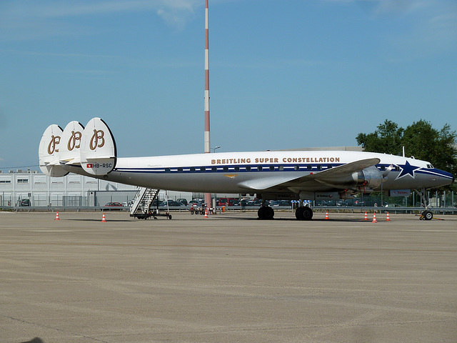 Super Constellation HB-RSC auf dem Flughafen Basel-Mülhausen