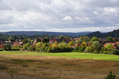 Dorfblick bei Sonnenschein