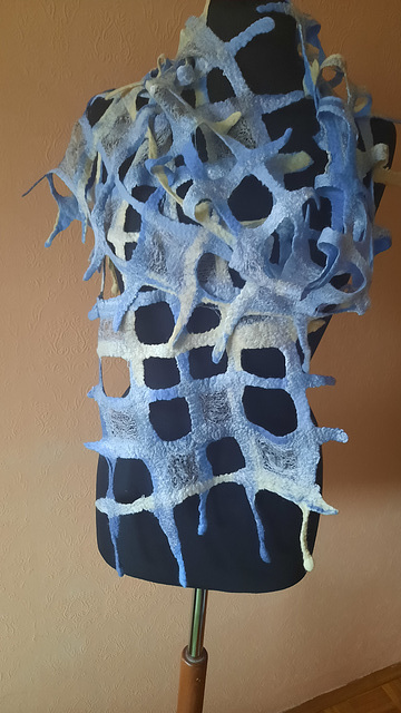 felted scarf - mesh