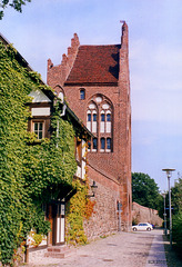 Neubrandenburg, Stadtmauer mit Wiekhaus und Treptower Tor