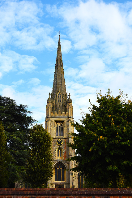 Looking over the wall at Saffron Walden church at 13:00 hrs Looking over the wall at Saffron Walden church at 13:00 hrs