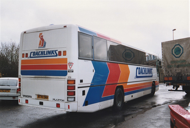 Stagecoach United Counties 178 (R178 DNH) at Milton Keynes Coachway – 20 Nov 1997 (376-19)