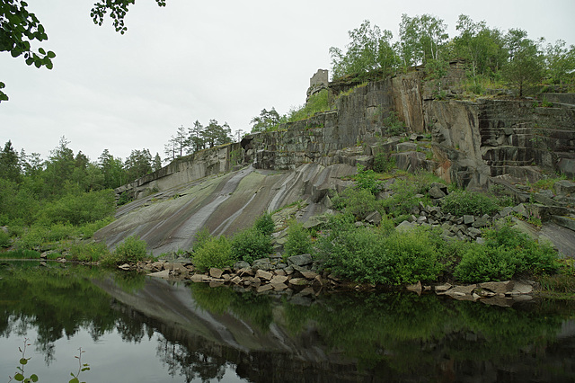 Zweiglimmergranit, porphyrisch. Mit Burg.