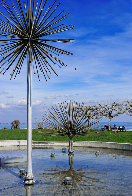 Asco Brunnen - und ein Bisschen Zeppelin (© Buelipix)