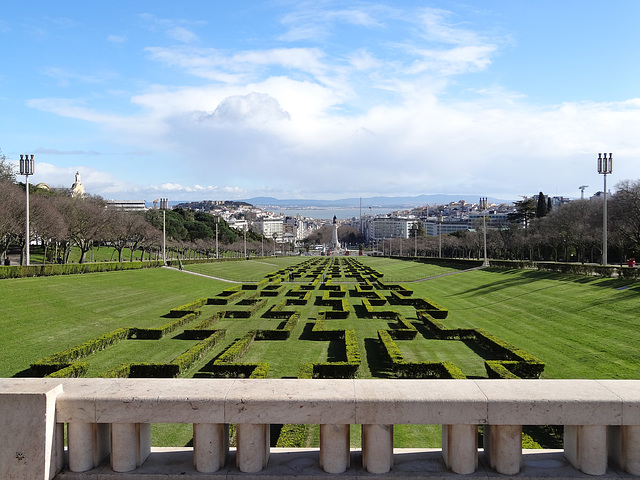 Splendid view over the city of Lisbon, we didn’t walk up but we did walk back down.