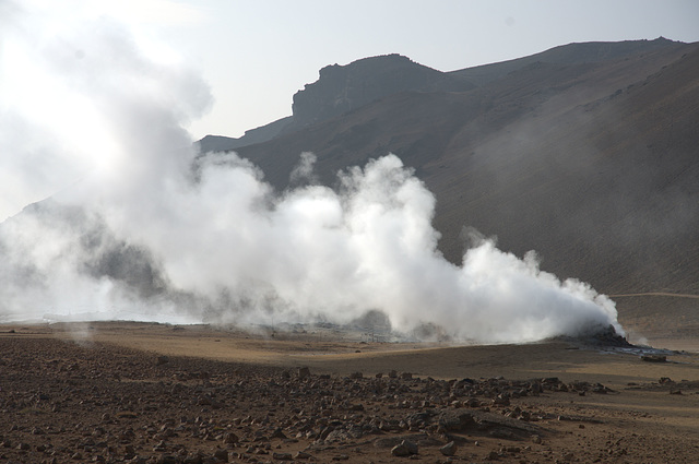 a strong smell of sulfur