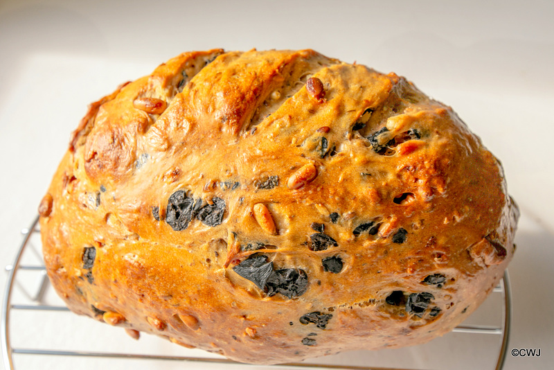 Wholemeal multi-seeded, with walnuts, pine nuts, Kalamata olives and garlic.
