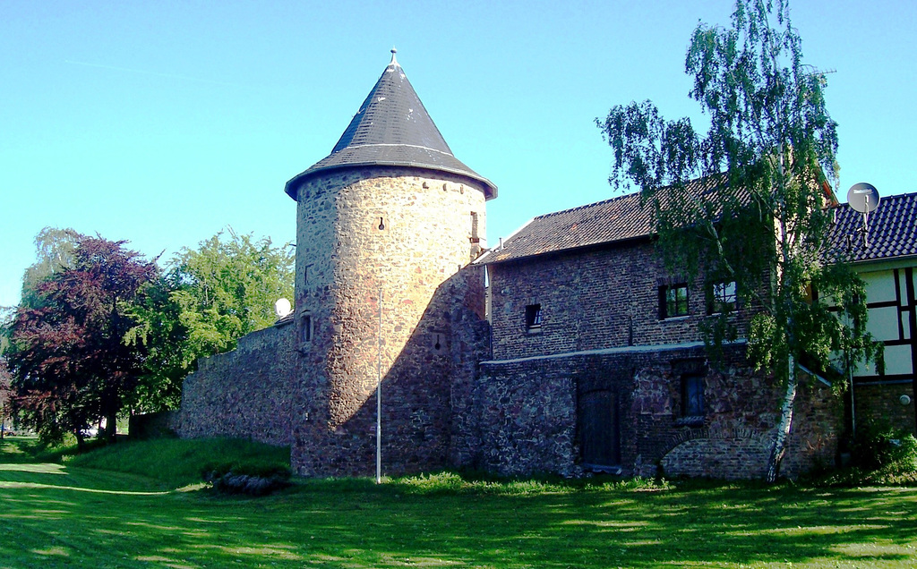 DE - Euskirchen - Reste der Stadtmauer mit Fresenturm