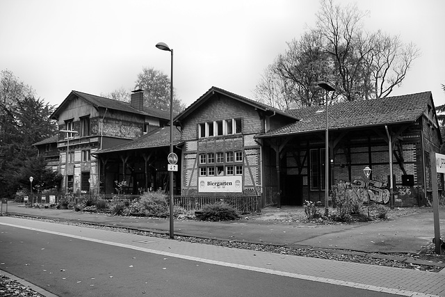 Der alte Bahnhof Ottenbruch an der ehem. Bahnstrecke Düsseldorf-Derendorf–Dortmund Süd (Wuppertal-Brill) / 8.11.2017