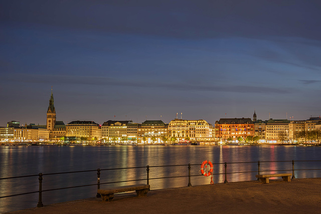 Hamburg Binnenalster mit Rathaus