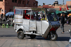 Une balade en Tuk-Tuk dans Marrakech vaut bien un bon 190 kmh sur le périph à Paris .