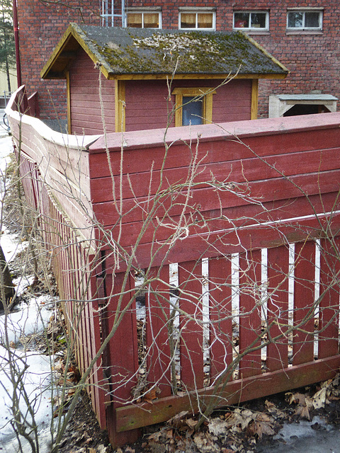 Fence to keep children safe